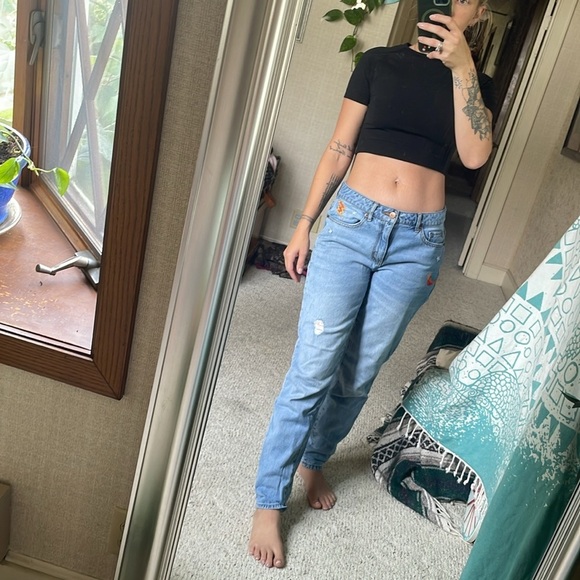 Forever 21 Boyfriend Jeans with Fun Embroidery - Picture 4 of 15